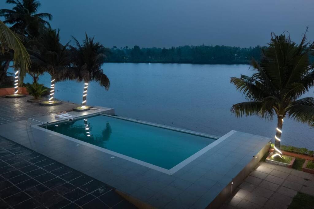 Riveria Portico - River Side 6 Bedroom Private Pool Bungalow North Paravur Dış mekan fotoğraf